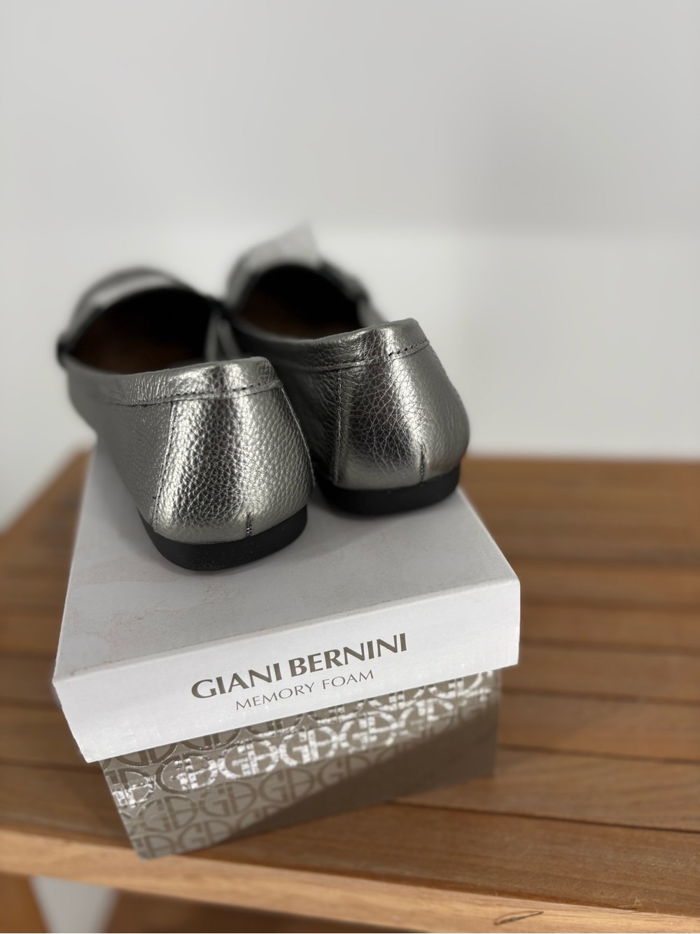 New women’s Giani Bernini Metallic Silver Women’s Moccasin Loafers size 6 M - Picture 3 of 5